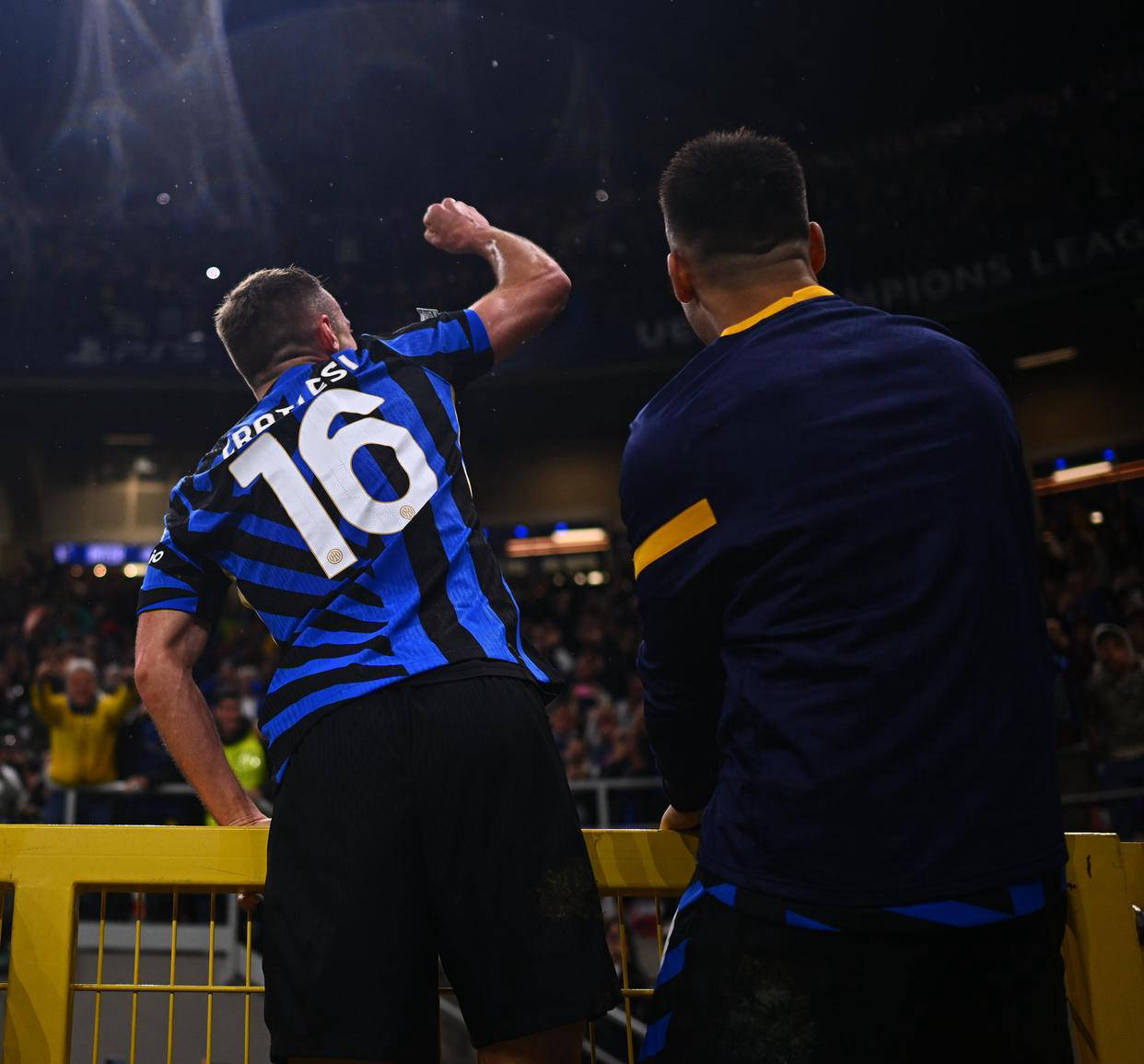 关于意甲强队鏖战，反超战况扑朔迷离的信息