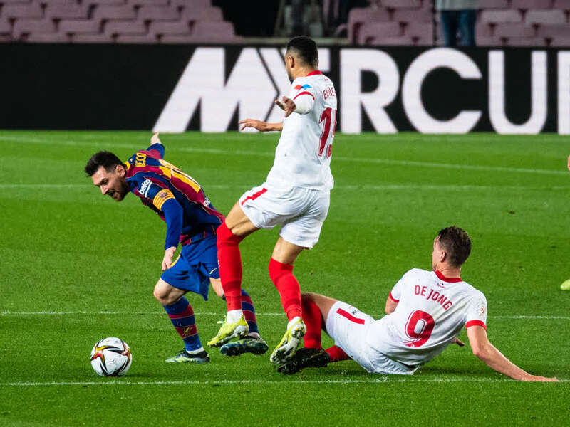 巴黎绝地反击波兰，阿尔巴关键制胜