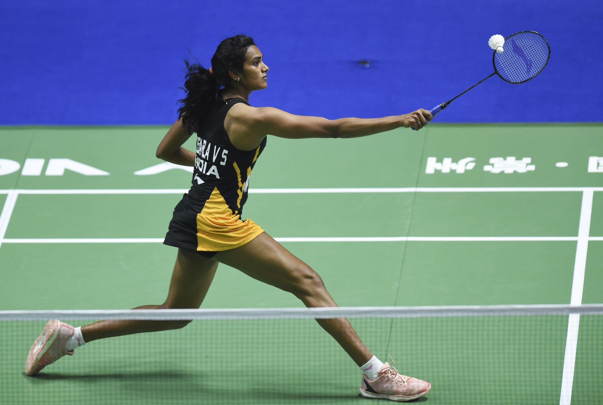 包含日本羽毛球队强势丹麦羽毛球队，辛杜爆发神勇的词条