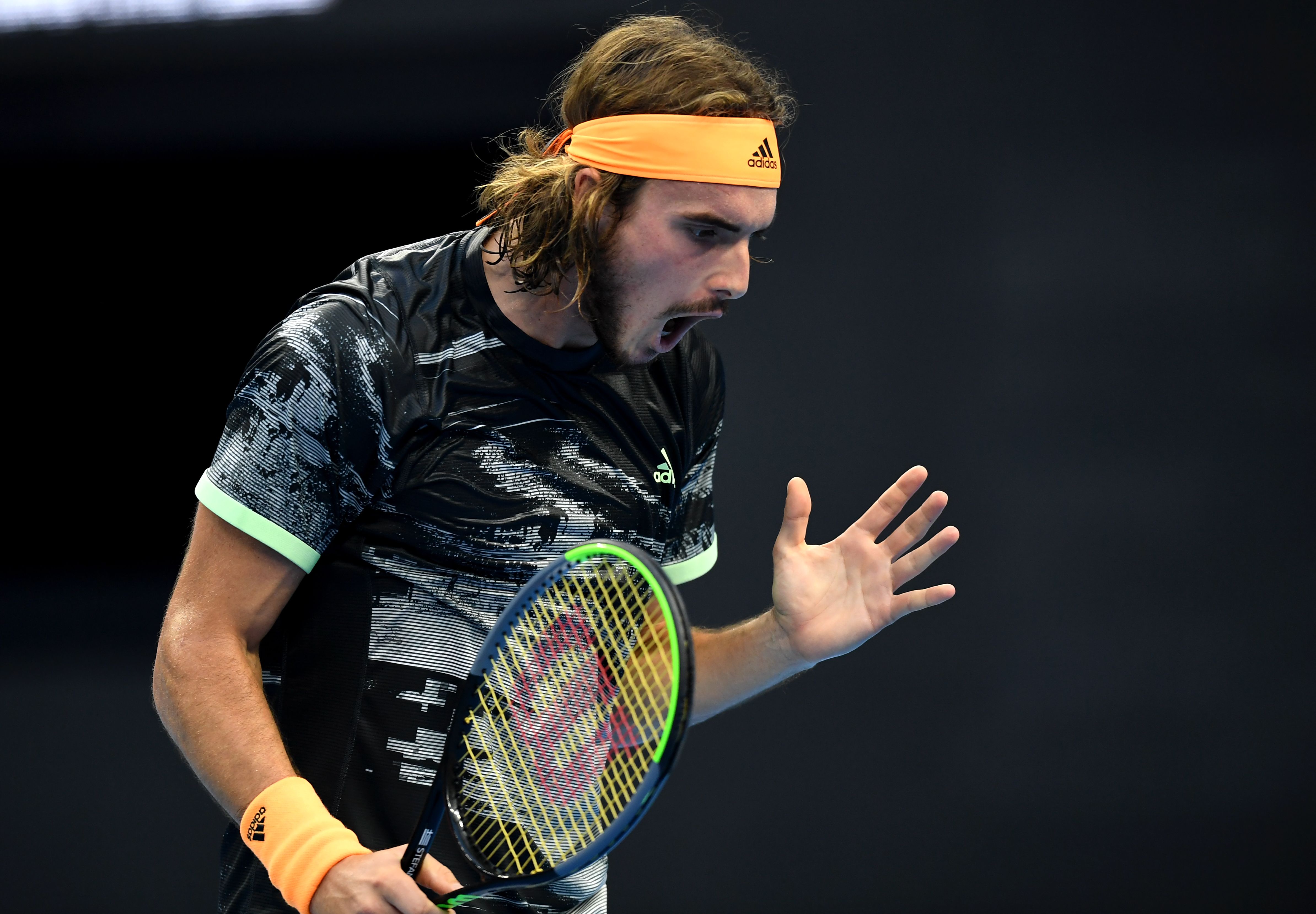 英国网球队爆冷日本网球队，西西帕斯爆发神勇的简单介绍