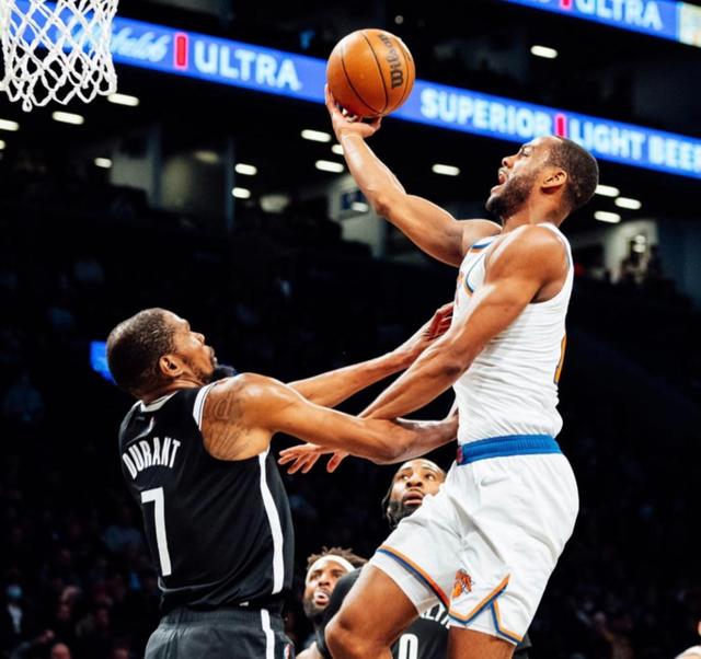 新疆队力克尼克斯,欧文带队取胜 新疆队力克尼克斯,欧文带队取胜