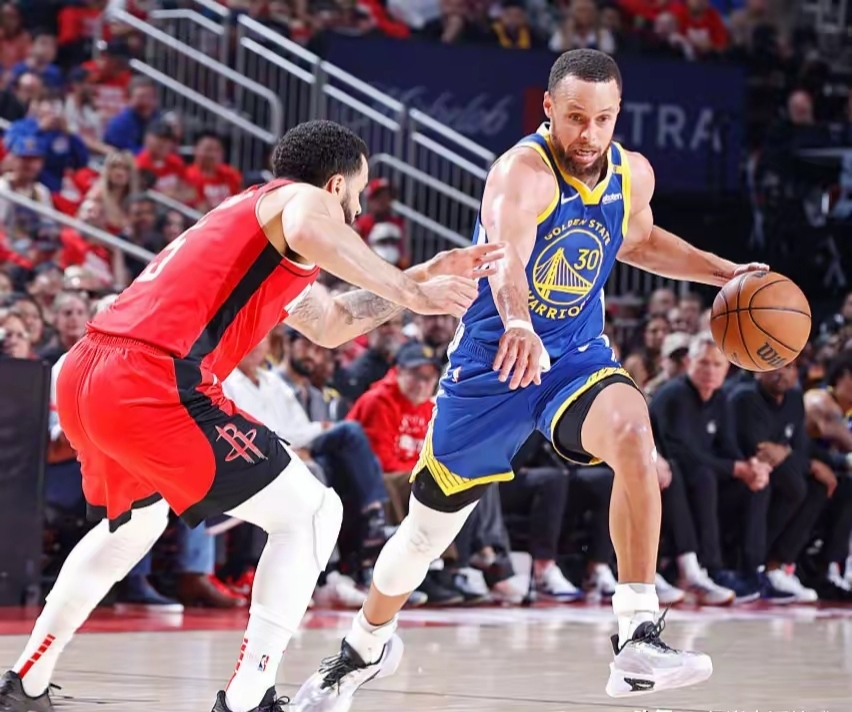勇士逆转火箭，库里带队取胜