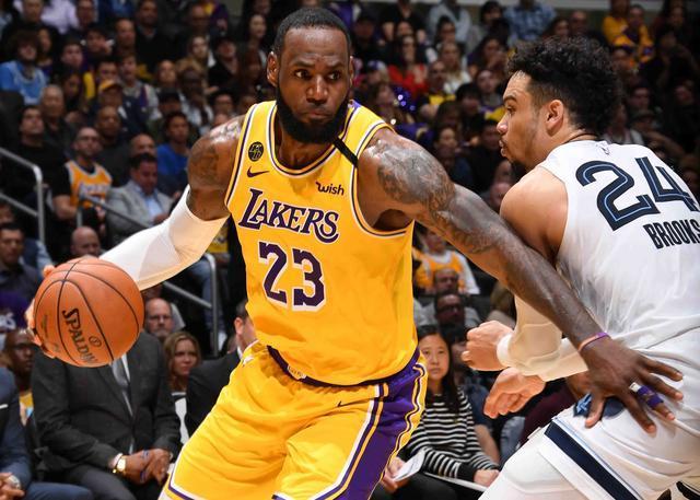 包含四川队力克马刺，霍勒迪统治全场的词条