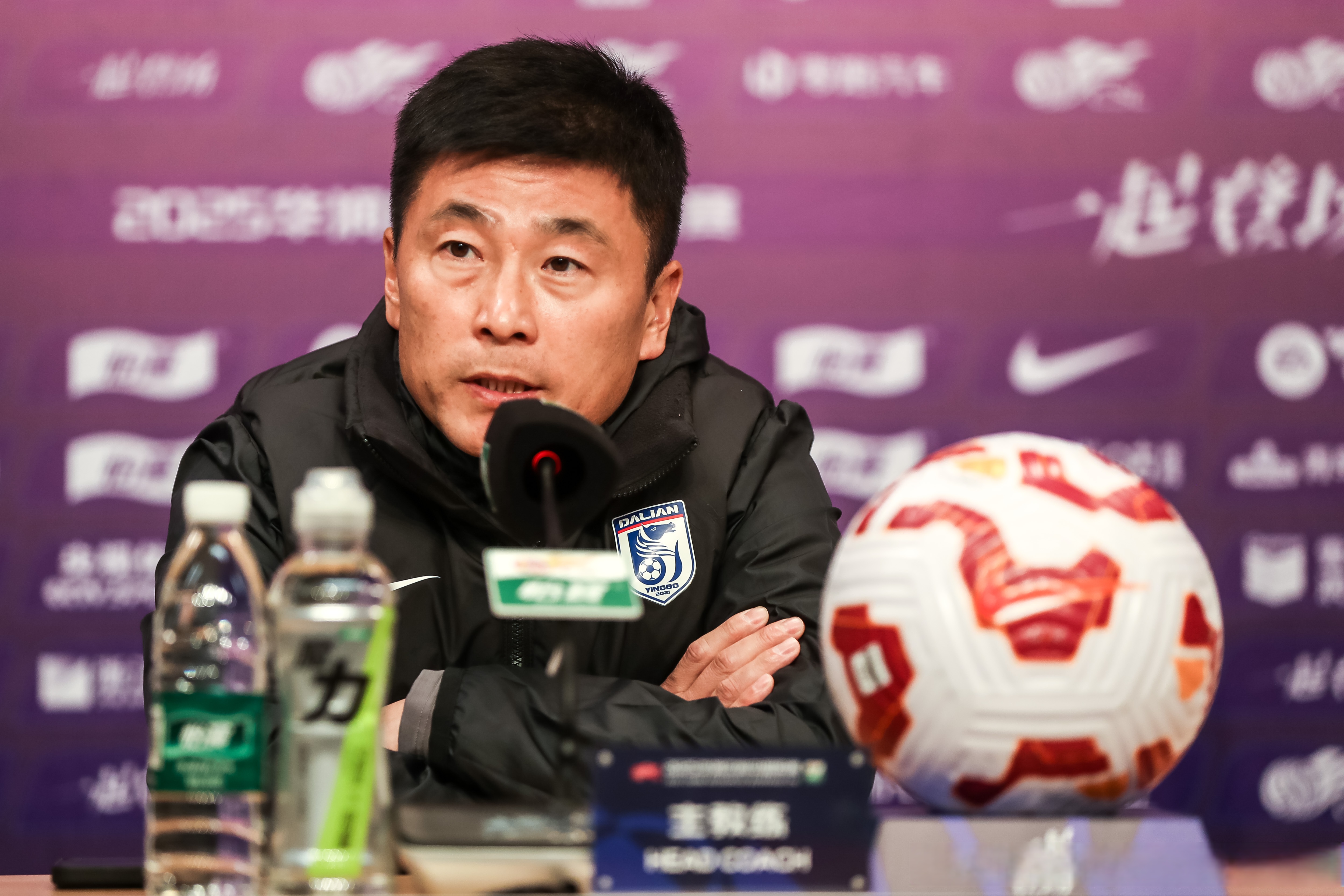 大连队后卫突破纪录,赛场表现耀眼 大连队后卫突破纪录,赛场表现耀眼