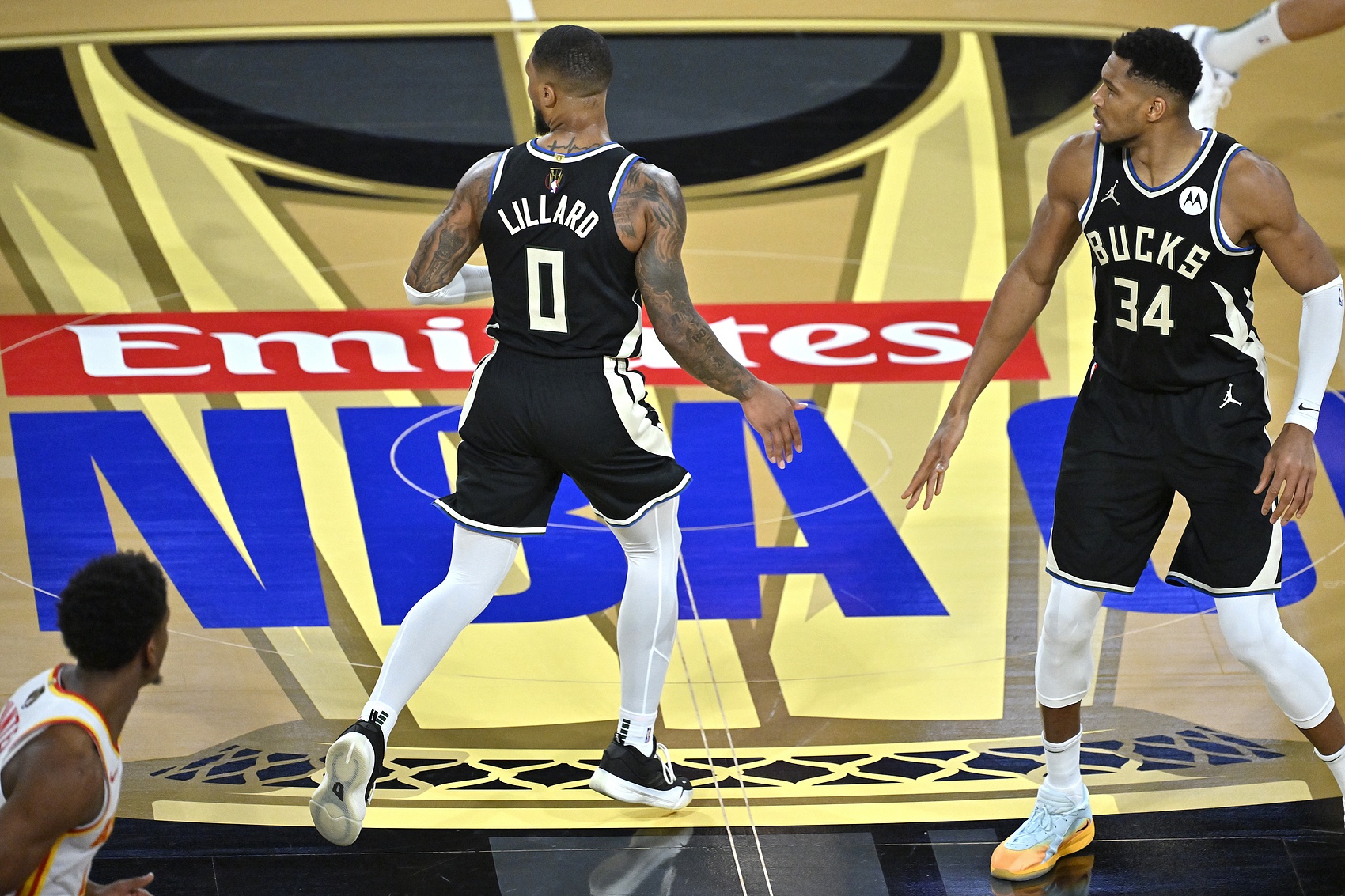 雄鹿大胜对手，掀起胜利狂潮