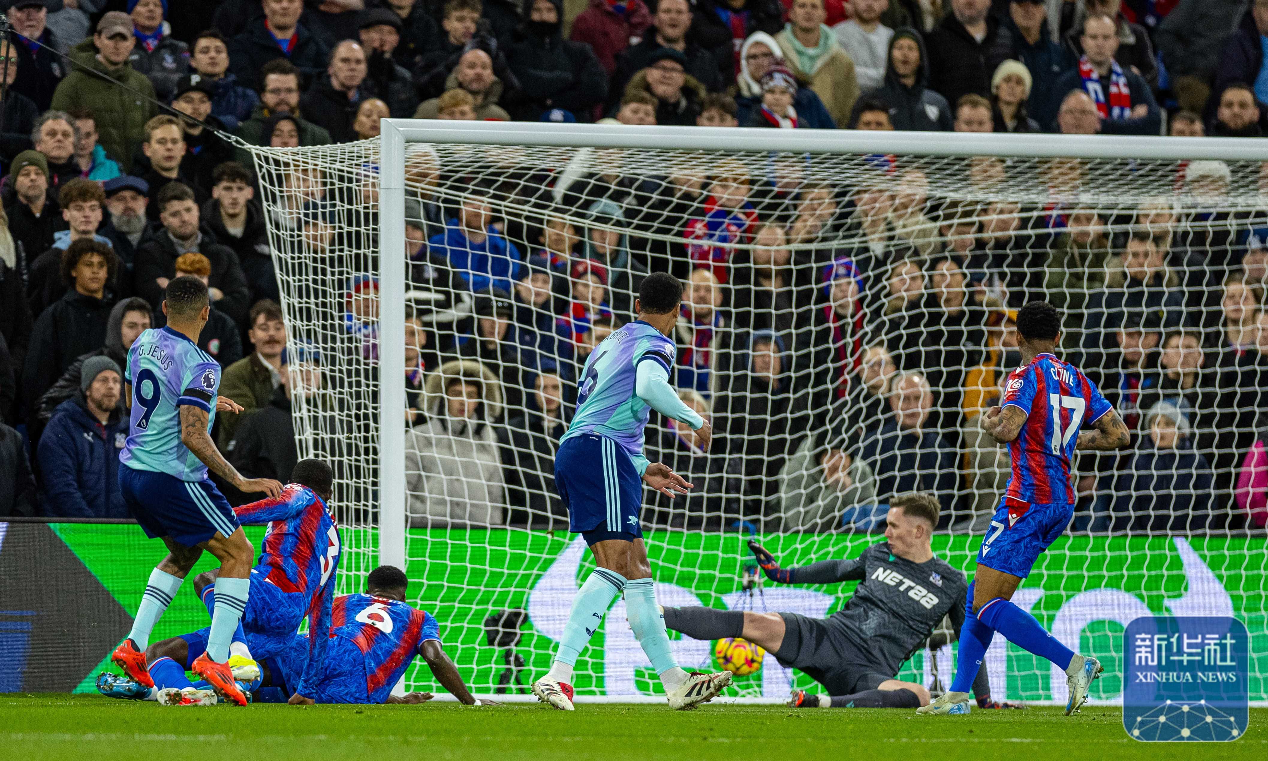 开云体育直播-关于欧洲预选赛争夺激烈，球员表现抢眼的信息