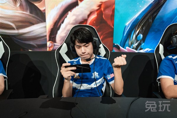 火爆的赛场上,谁将成为最闪耀的一颗星? 火爆的赛场上,谁将成为最闪耀的一颗星?