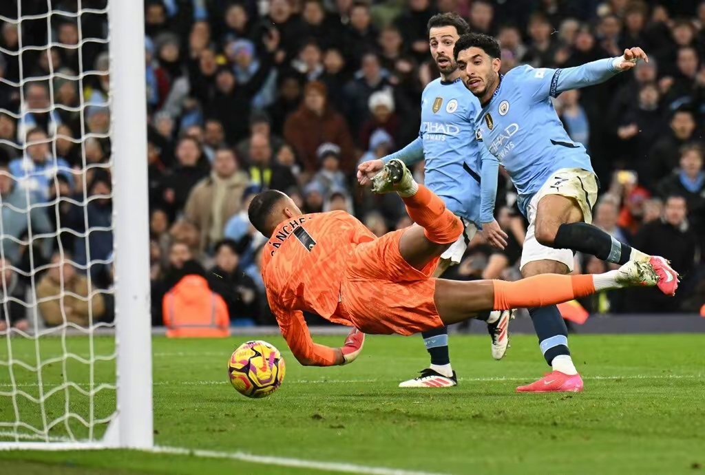 曼联前锋连入两球,带领球队轻松击败对手的简单介绍 曼联前锋连入两球,带领球队轻松击败对手的简单介绍