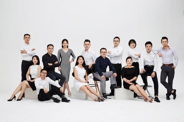 女子组合团队配合默契，团结一心夺冠的简单介绍