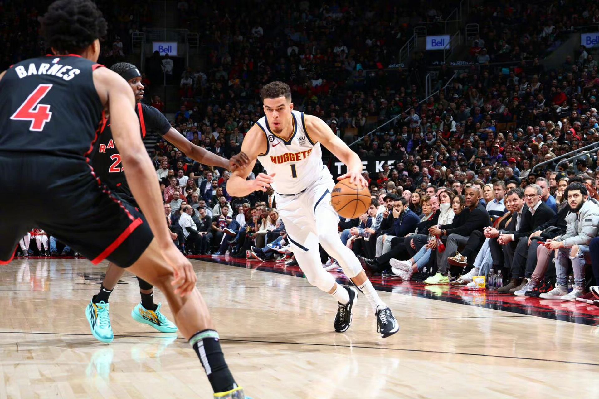 深圳队横扫掘金,范弗利特带队取胜 深圳队横扫掘金,范弗利特带队取胜