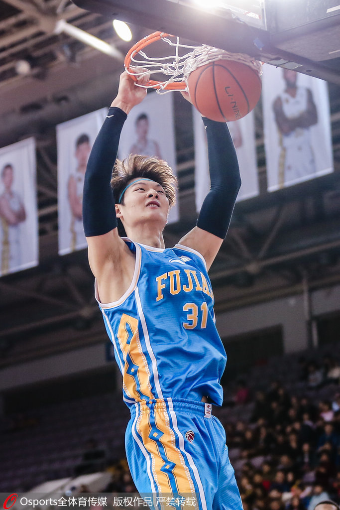 青岛队绝杀雄鹿,王哲林刷新纪录 青岛队绝杀雄鹿,王哲林刷新纪录