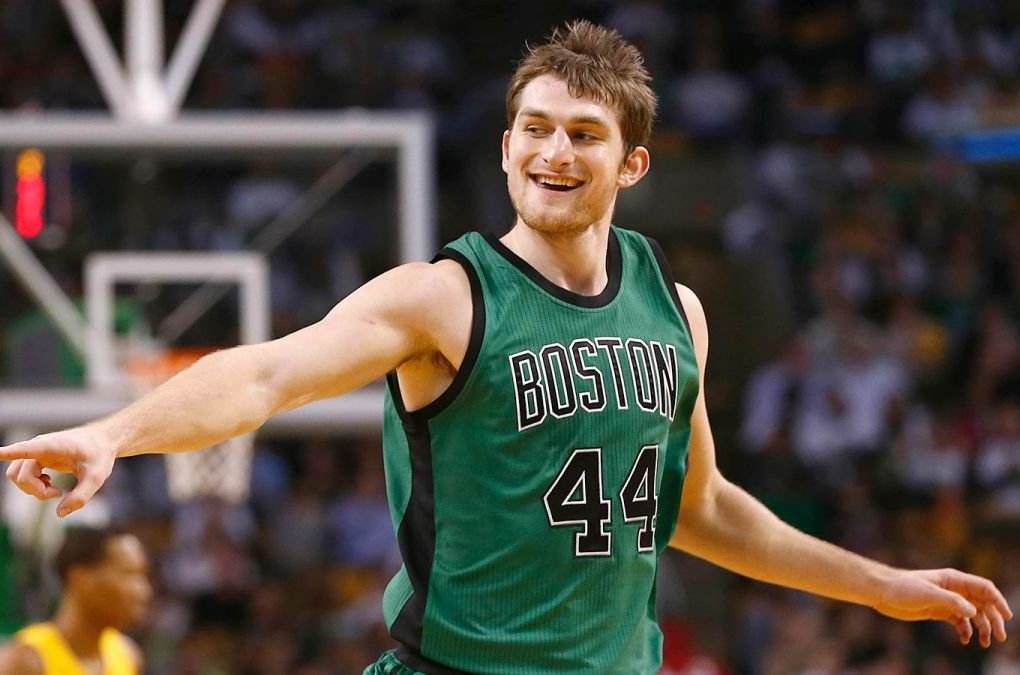 青岛队绝杀雄鹿,王哲林刷新纪录 青岛队绝杀雄鹿,王哲林刷新纪录