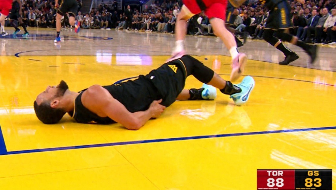 紧张气氛弥漫,比赛悬念高涨 紧张气氛弥漫,比赛悬念高涨