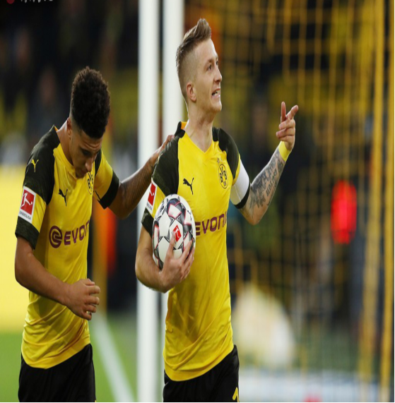 包含沙尔克遭遇赛季首败，球员面临挑战的词条