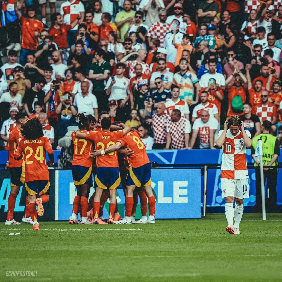 巴萨险胜里昂，莫德里奇带队取胜