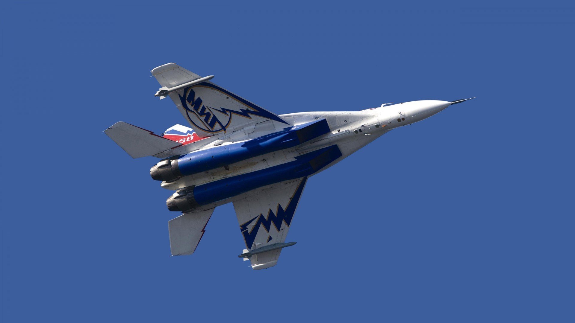 德甲争冠焦点战，老鹰血拼雄鹿